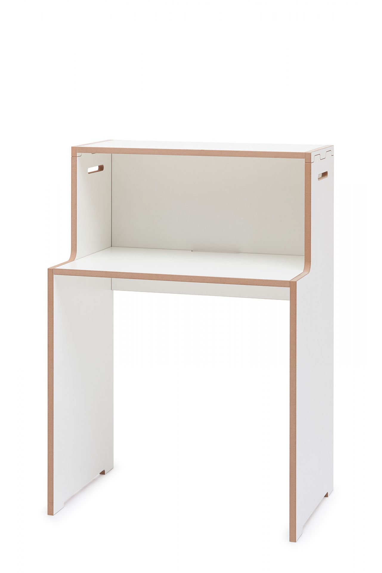 Weißer Tojo Schreibtisch aus Holz mit Ablage, minimalistisch und modern für Büro und Arbeitszimmer.