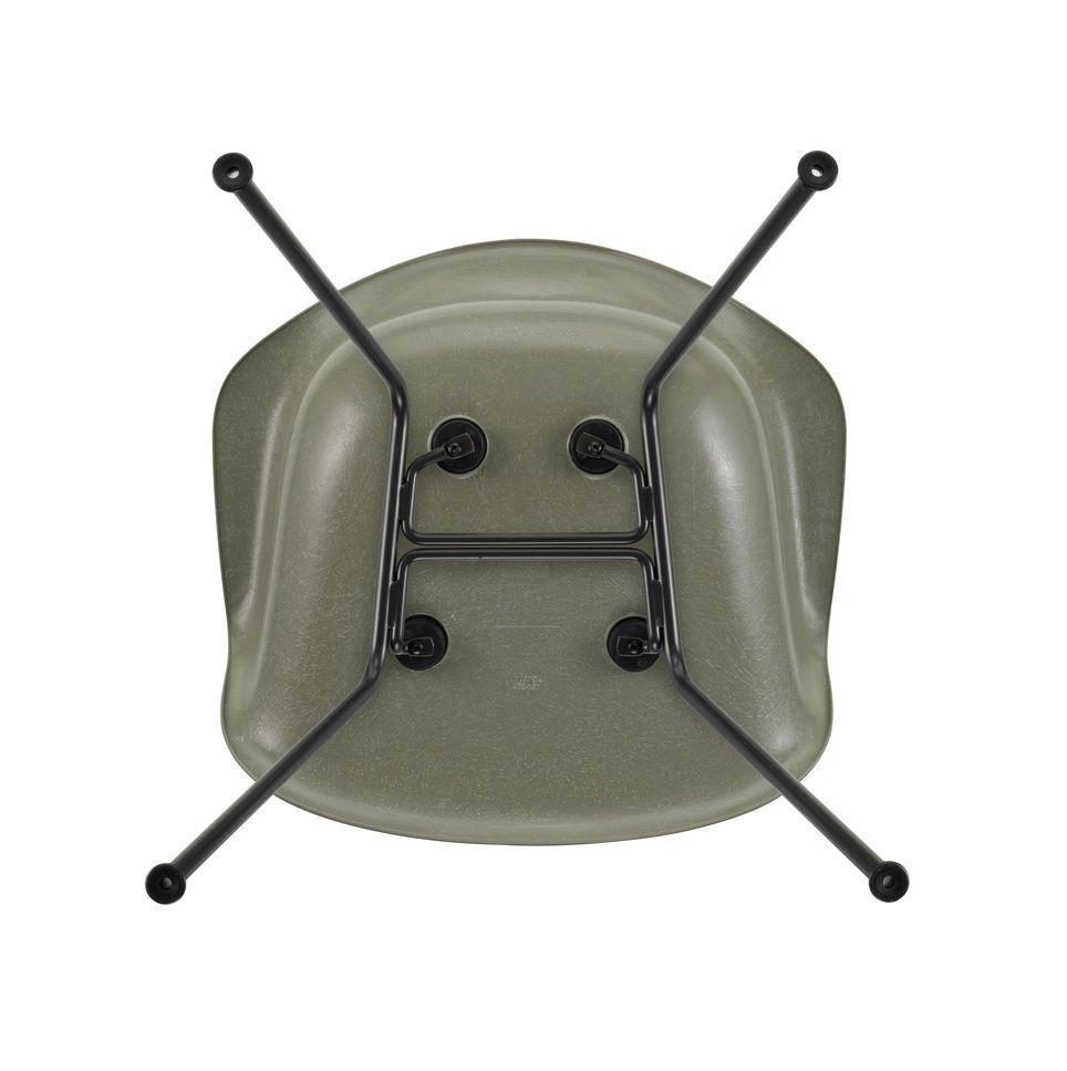 Eames Plastic Arm Chair DAX Stuhl Vitra