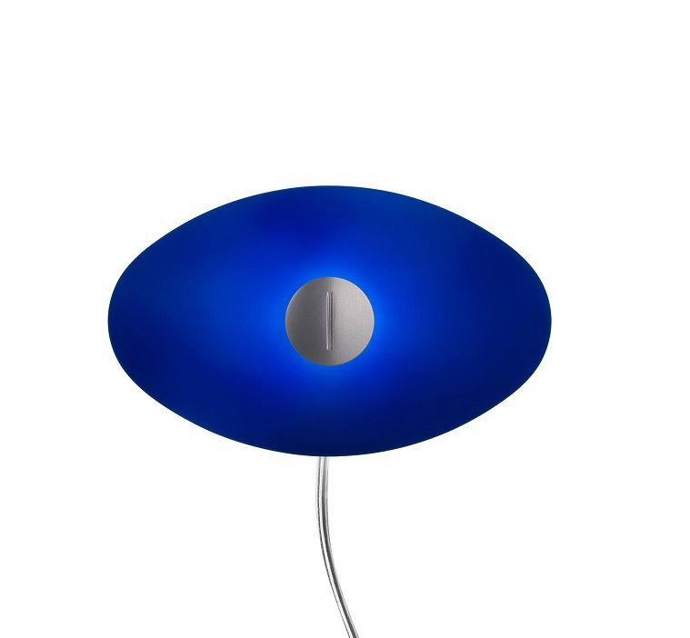 Blaue Bit 2 Wandleuchte von Foscarini mit silbernem Detail und sanfter Beleuchtung.