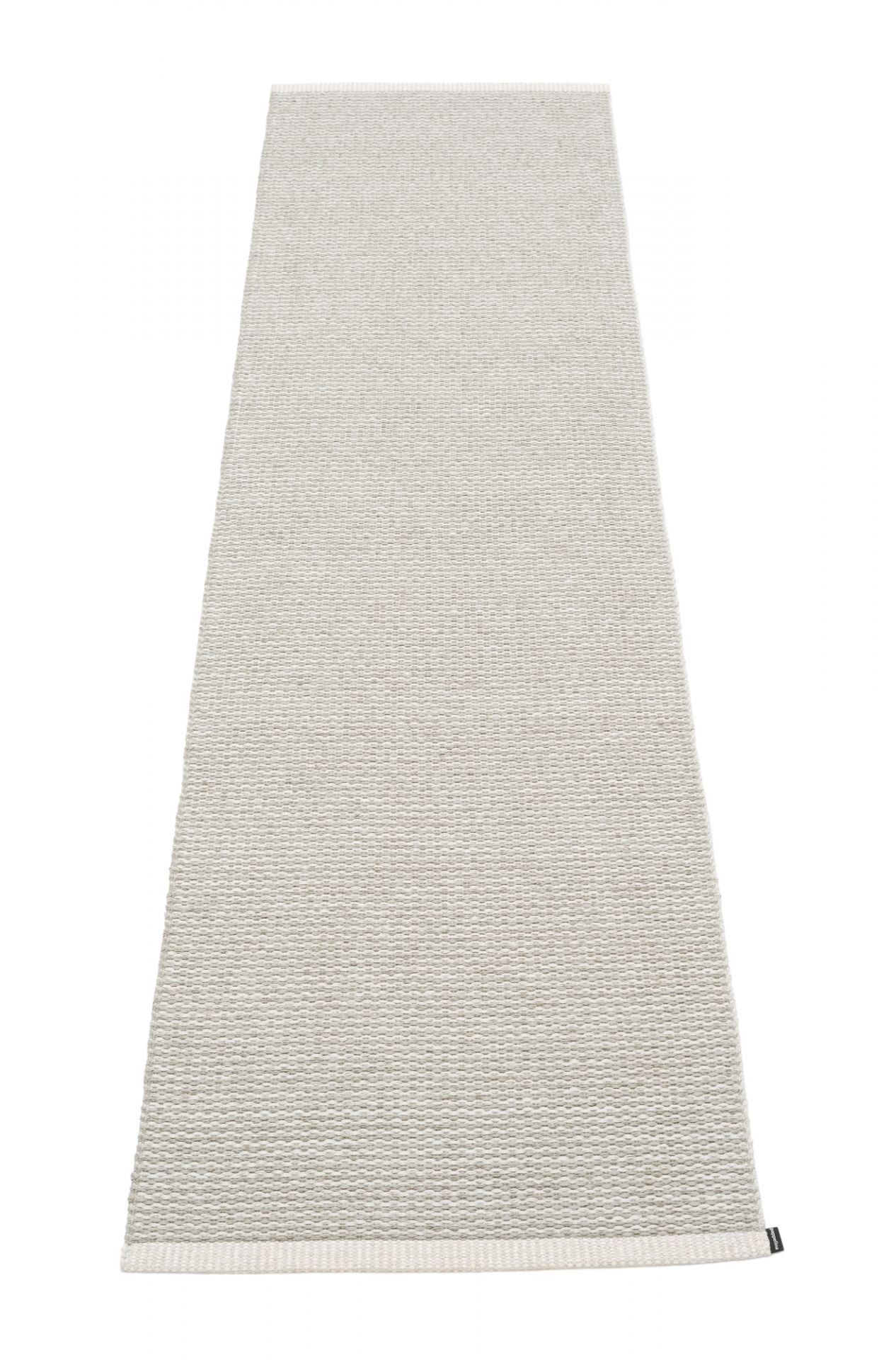 Mono Kunststoffteppich in Fossil Grau und Warm Grau von Pappelina, 60x250 cm, Detailansicht.