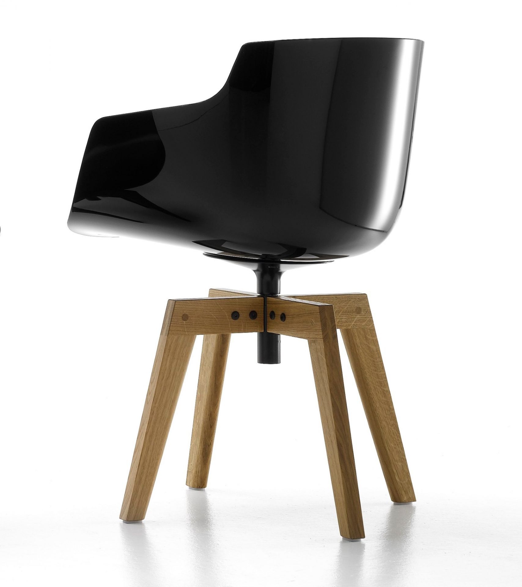 Schwarzer Flow Slim Armlehnenstuhl mit Eichenholz-Gestell von MDF Italia. Moderner Designstuhl für Esszimmer und Büro.