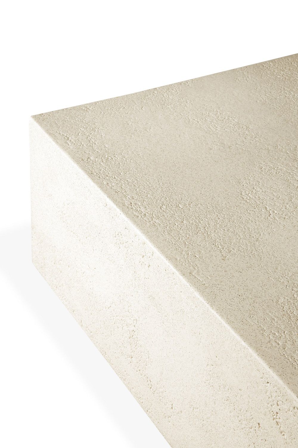 Detailaufnahme: Ethnicraft Elements Couchtisch mit Microzement-Oberfläche in Off White, rechteckig. Moderner Wohnzimmertisch.