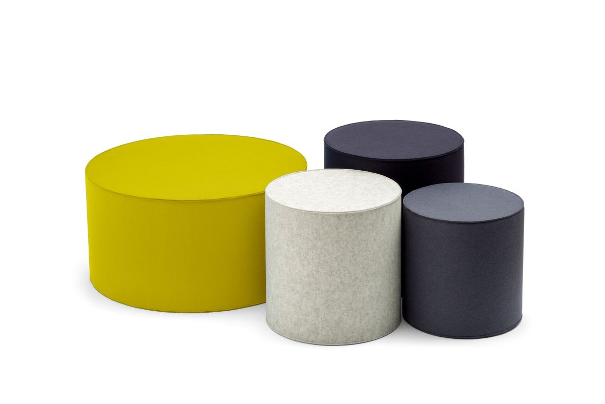 Big Rondo Sitzmöbel von Hey Sign: Runde Filzhocker in Gelb, Grau und Anthrazit.