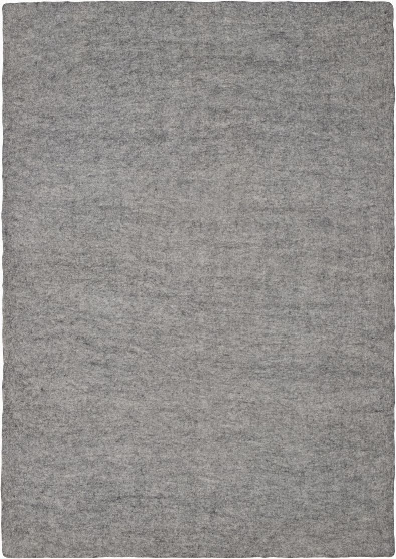 Rechteckiger, grau melierter Filzteppich von myfelt, 180x260 cm. Detailaufnahme der Textur des Teppichs.