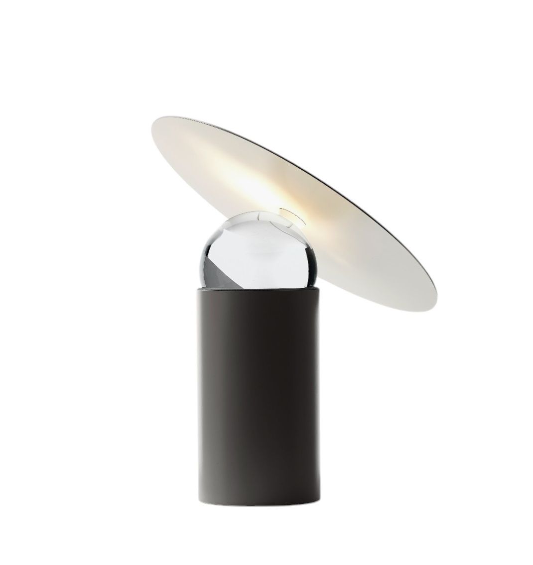 Schwarze Era Tischleuchte von Mogg, moderne Designlampe mit Schirm und Glaskugel.