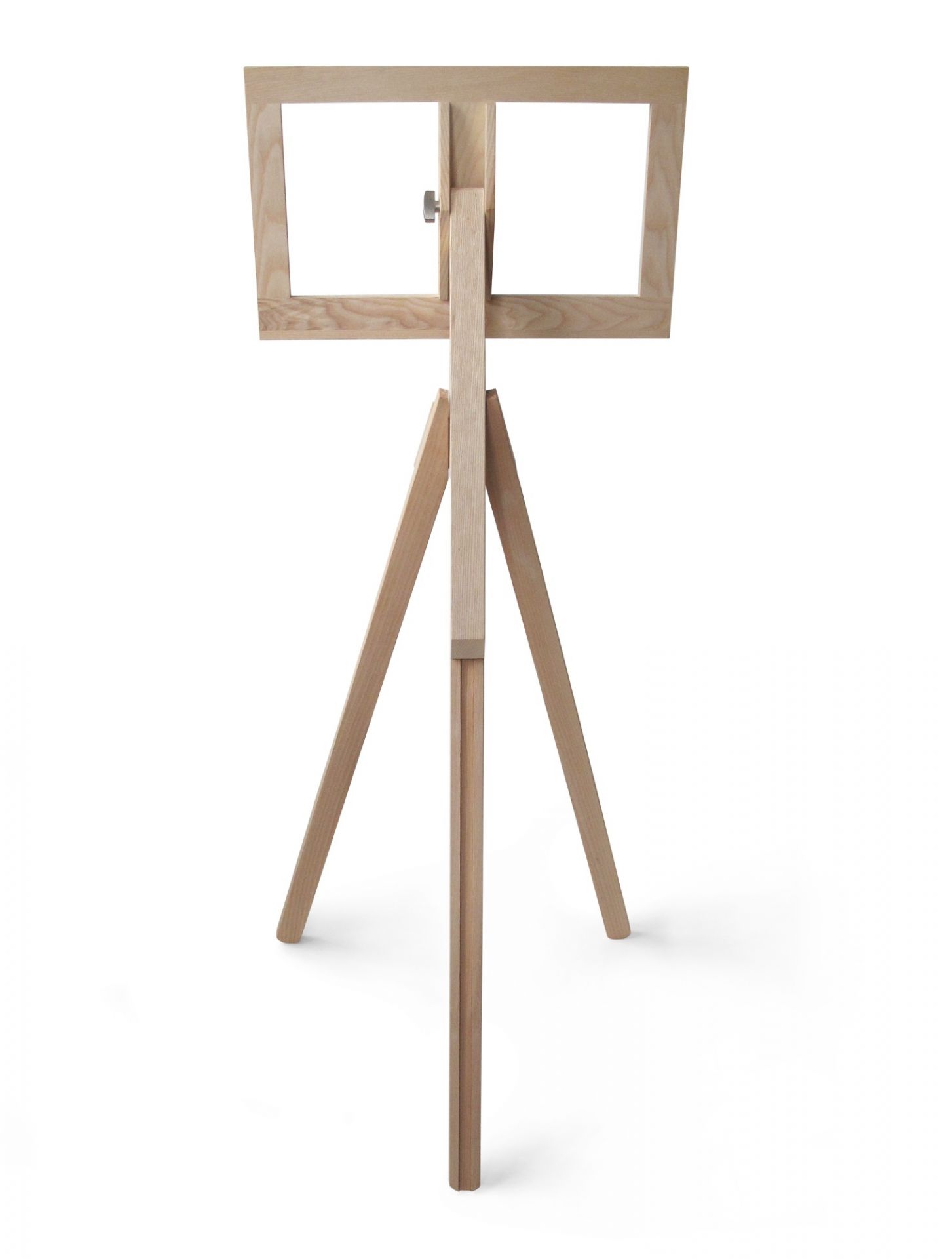 Heller Holz Notenständer mit zwei nebeneinander liegenden Notenpulten und Stativbeinen.