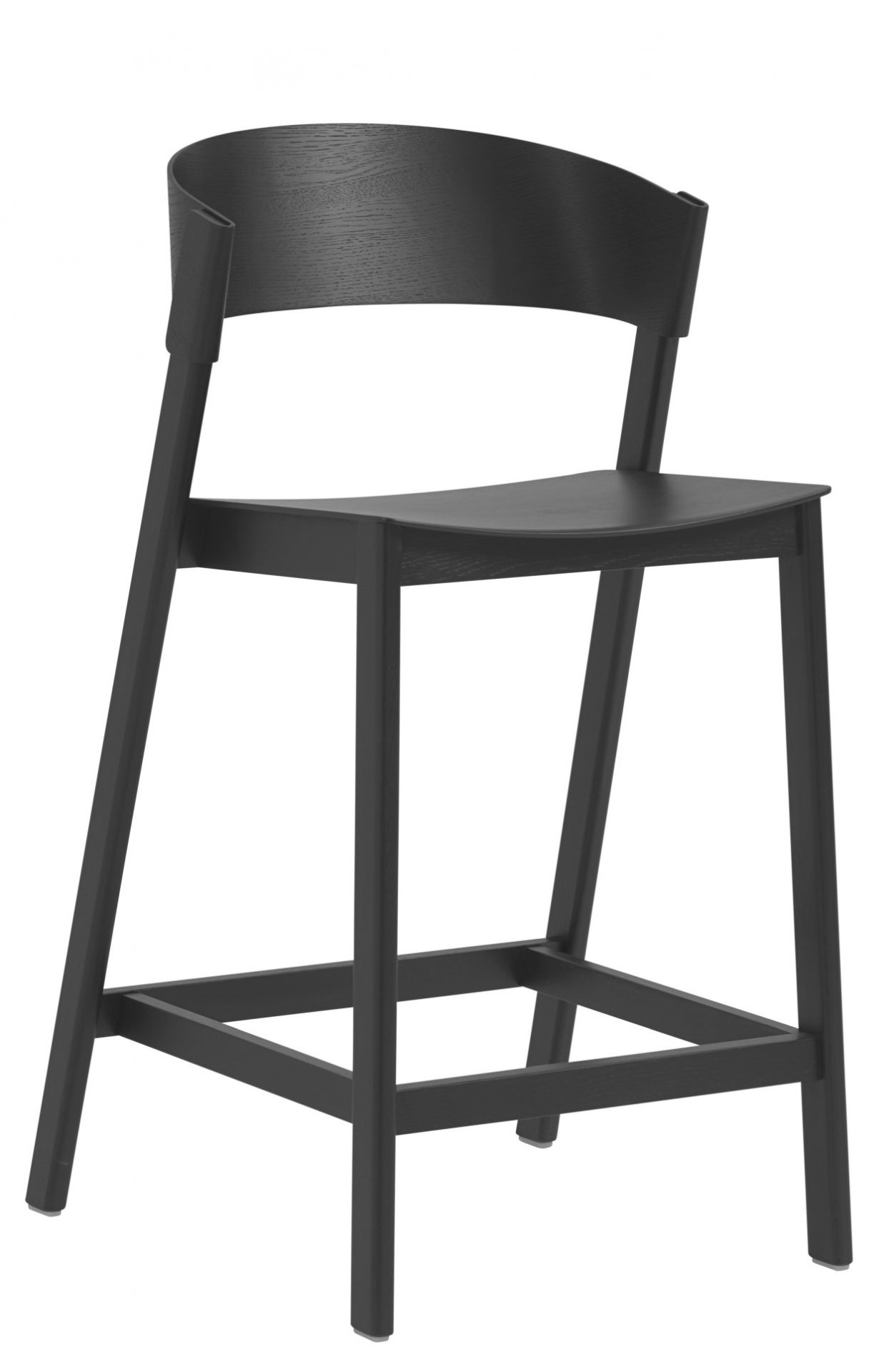 Schwarzer Cover Counterstool Thekenhocker von Muuto, Hocker aus Holz mit Rückenlehne und Fußstütze.