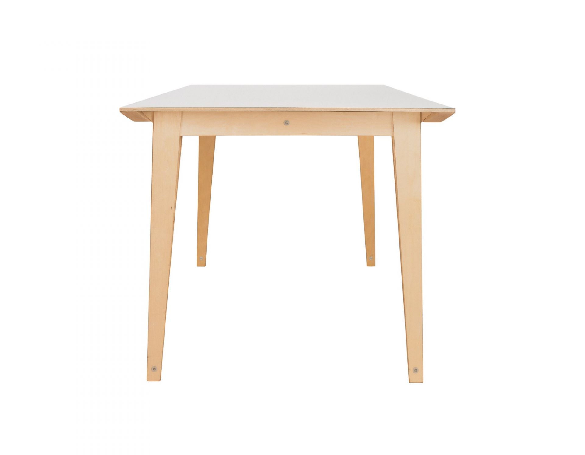 Spanoto Tisch von Nils Holger Moormann: Moderner Esstisch aus hellem Holz mit weißer Tischplatte.