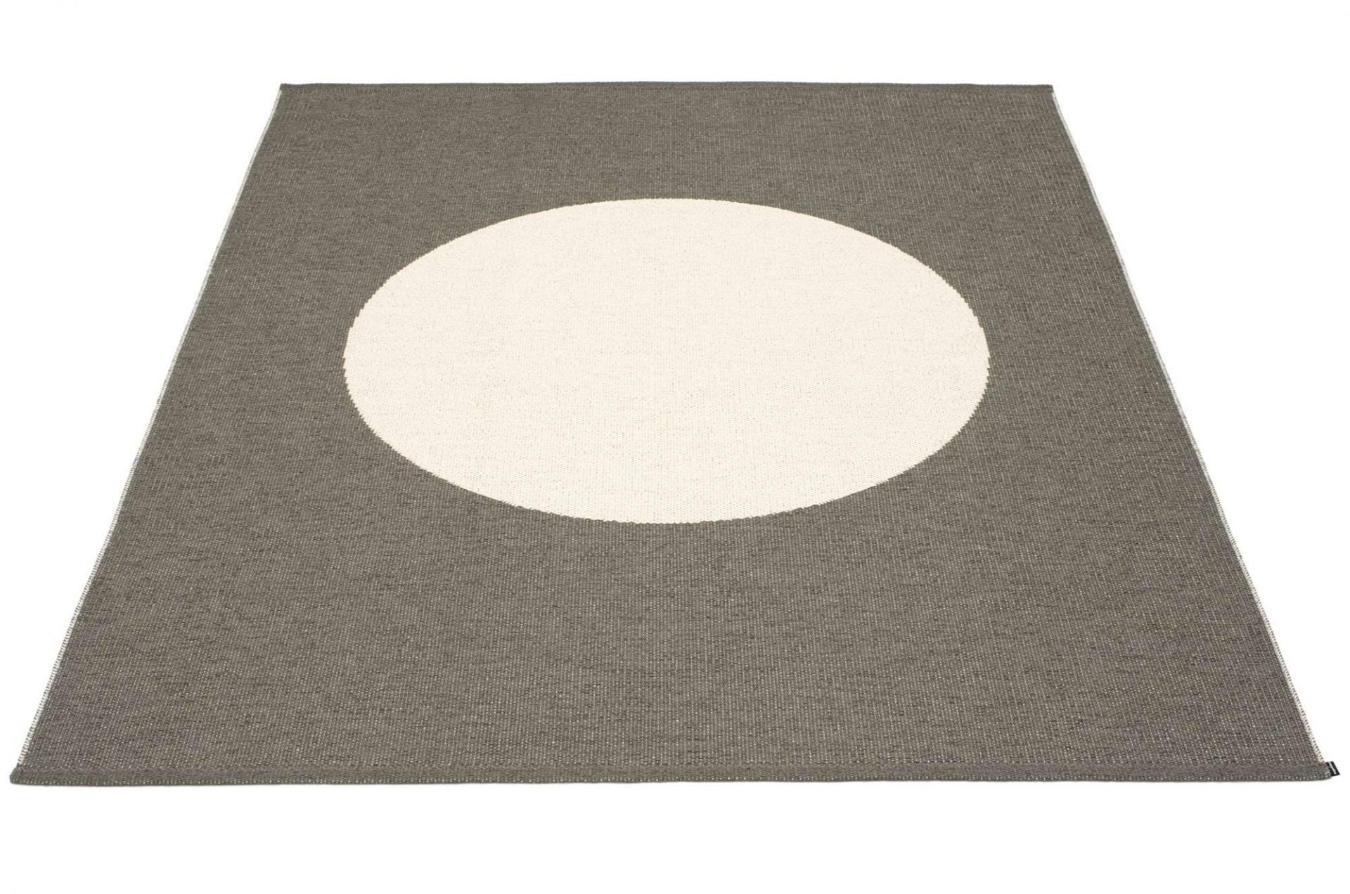 Vera One Pappelina Teppich 180x230 cm, grauer Kunststoffteppich mit großem weißen Kreis, modernes Design.