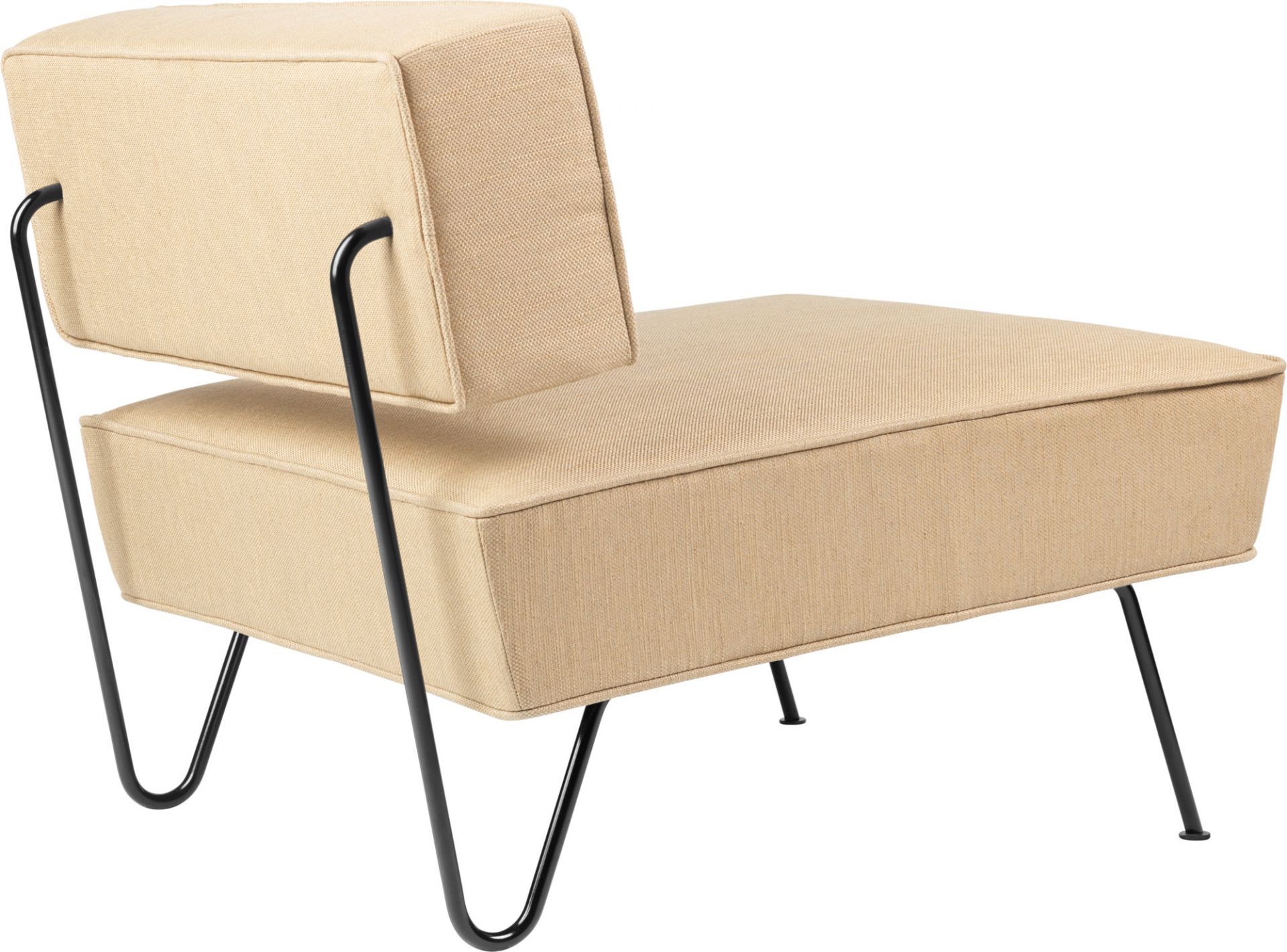 GT Lounge Chair Sessel von Gubi in Beige mit schwarzem Metallgestell, seitliche Ansicht.