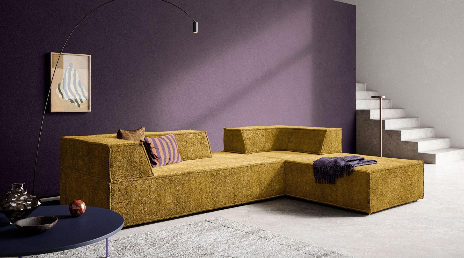 Trio Sofa in Taupe: Moderne Wohnlandschaft mit Kissen und Decke, ideal für gemütliche Stunden.