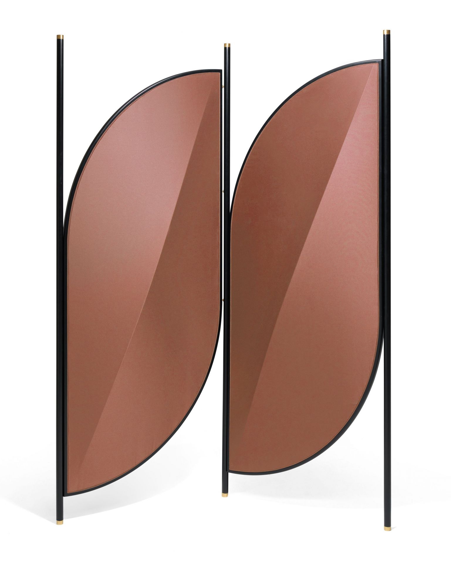 Feng Paravent von Wiener GTV Design mit zwei braunen, halbkreisförmigen Elementen und schwarzem Rahmen.