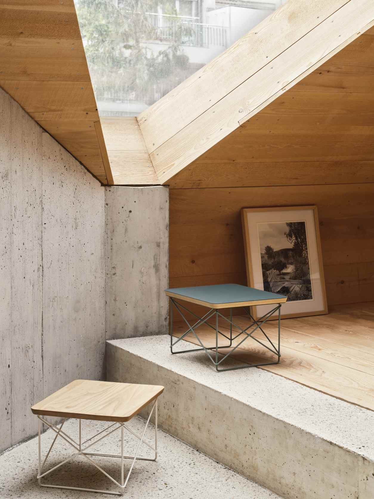 Occasional Table LTR Beistelltisch Linoleum Smoke blue Vitra 