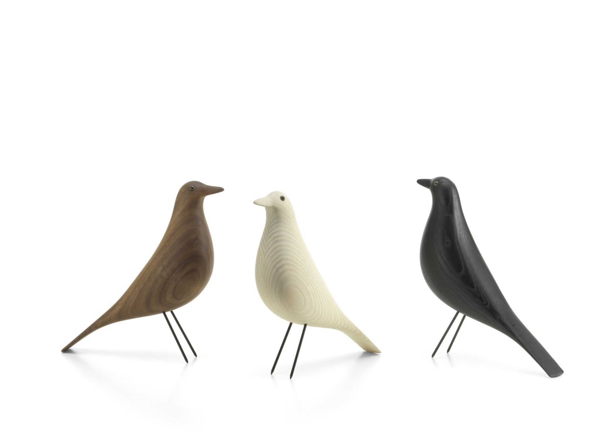Eames House Bird Skulptur Nussbaum Vitra
