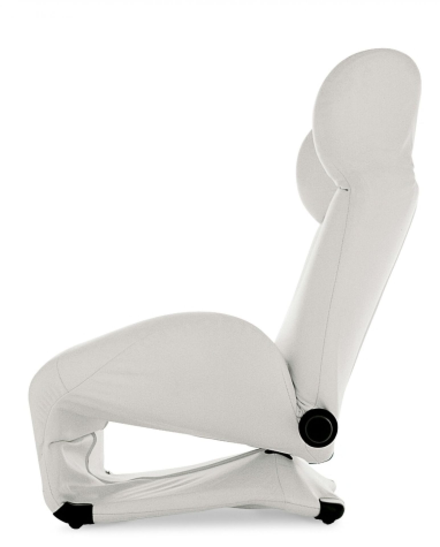 Bild eines roten Schonbezugs für eine Cassina Wink Fußstütze, Popeline Stoff, Seitenansicht.