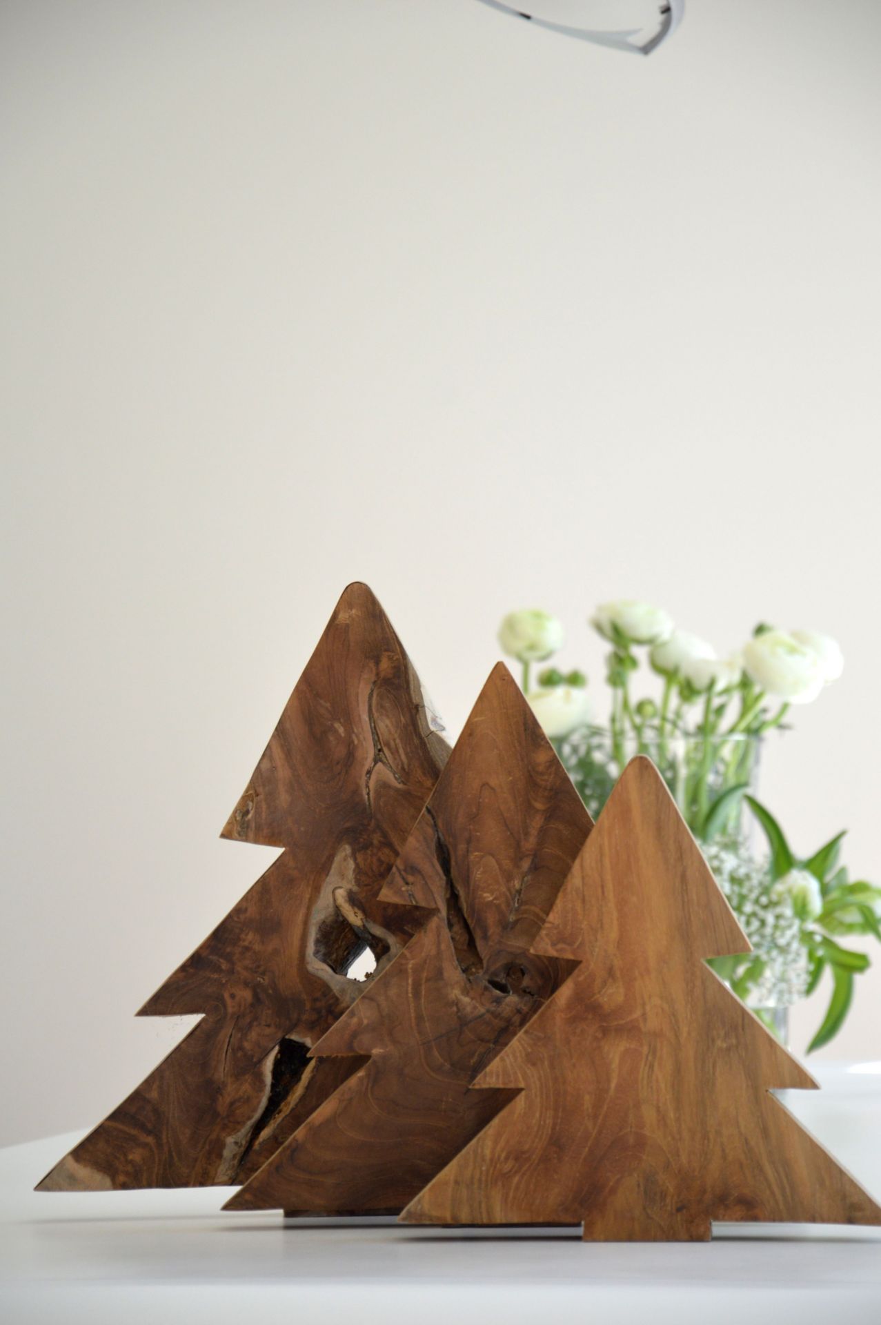 Tree Kleiderständer von Jan Kurtz aus massivem Teakholz, dekorative Garderobe im modernen Design.