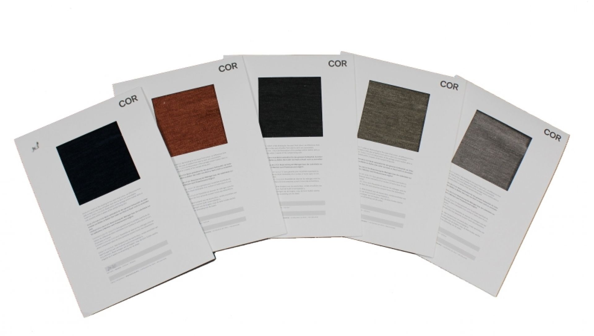 Stoffmusterkarte Gruppe 81 Cor mit verschiedenen Farbvarianten für Möbelstoffe und Polsterstoffe.