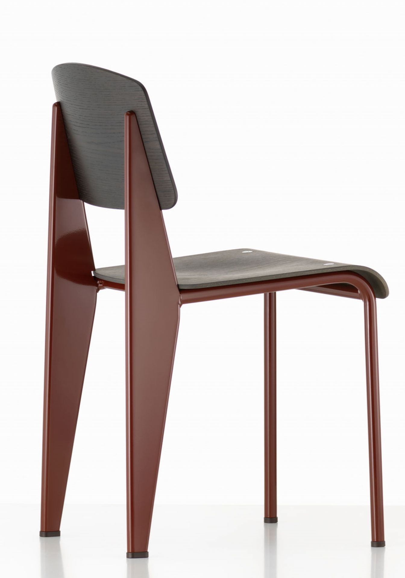 Vitra Stuhl Standard in Braun: Designklassiker mit Holz-Sitzfläche und Stahlrohrgestell, Ansicht von hinten.