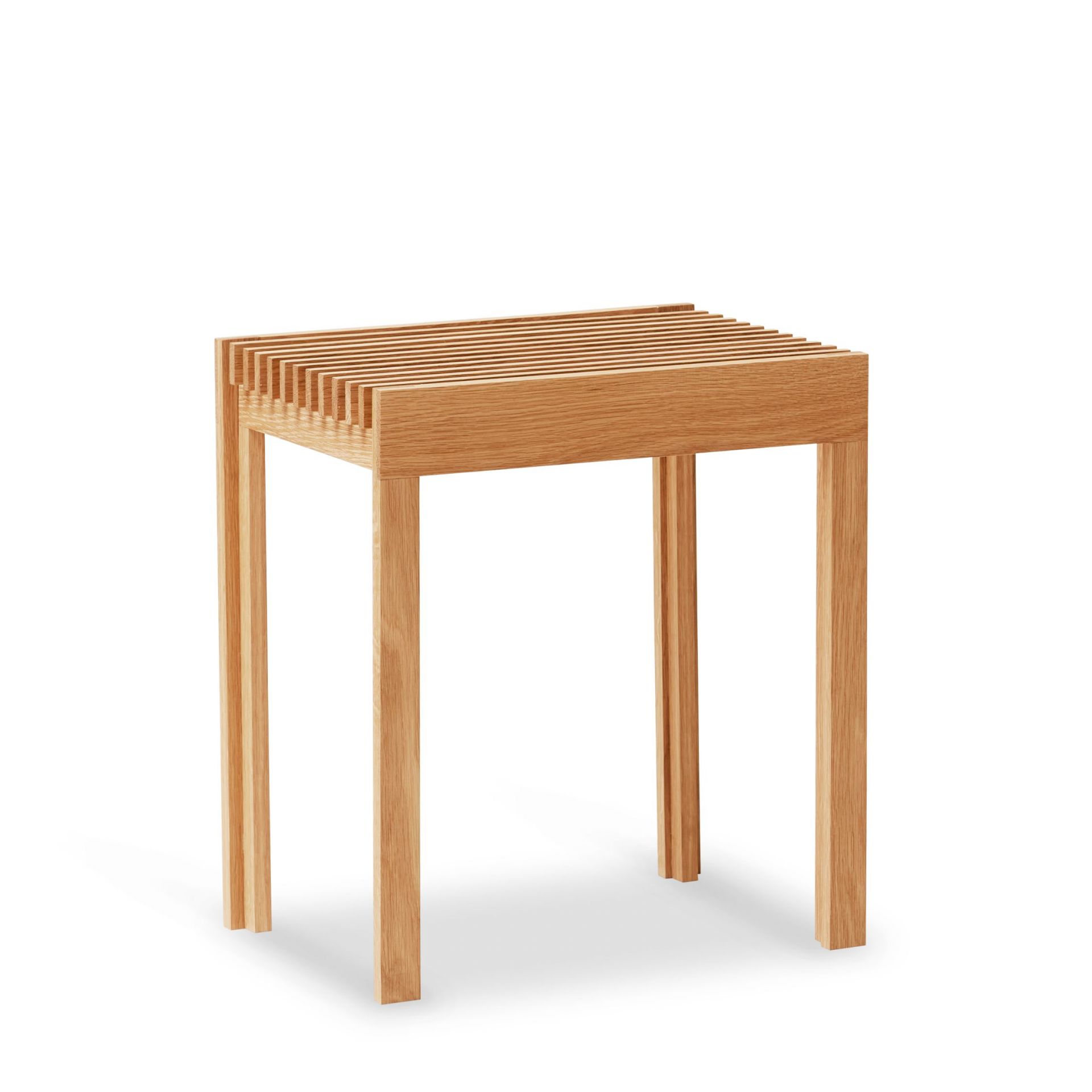 Lightweight Hocker aus Eiche von Form & Refine, minimalistisches Design, helle Holzfarbe.