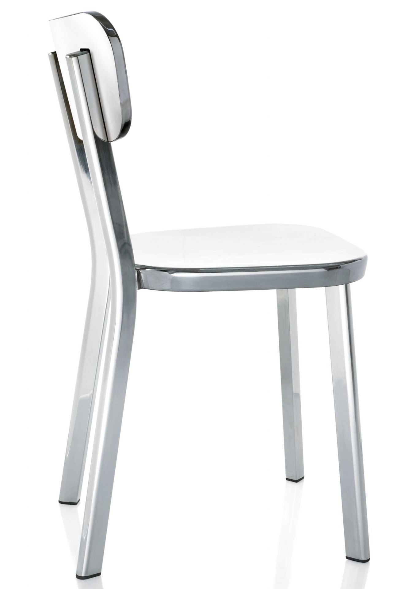 Déjà-vu Chair Stuhl von Magis, Seitenansicht: Weißer Sitz und Rückenlehne, glänzendes Chromgestell.