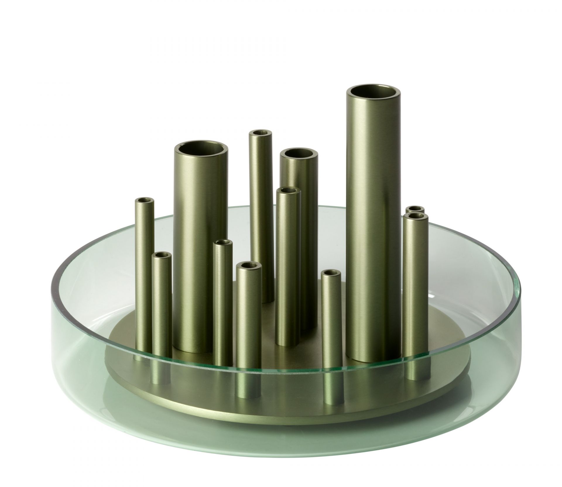 Ikeru Vase Low: Moderne Blumenvase aus Glas und Metall, Design Fritz Hansen.