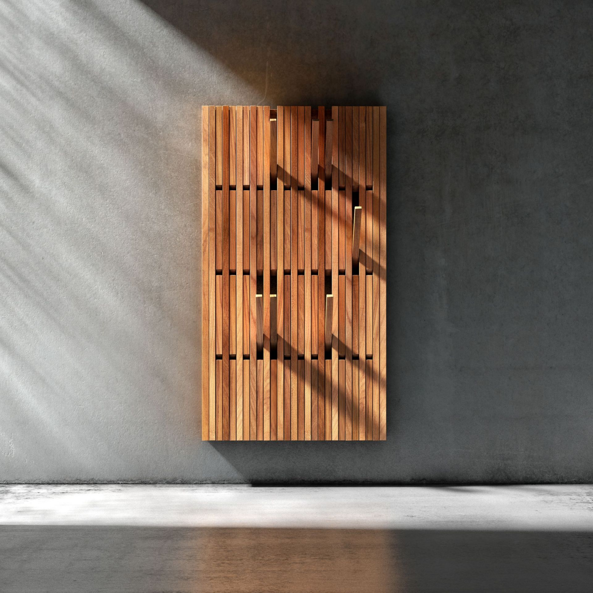 Große Piano Wandgarderobe aus geöltem Eichenholz mit ausklappbaren Haken an einer Betonwand.