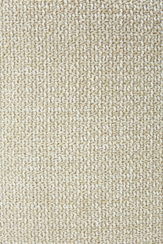 Detailaufnahme des beigen Stoffbezugs vom Donut Outdoor Sitzhocker XL von Ethnicraft.