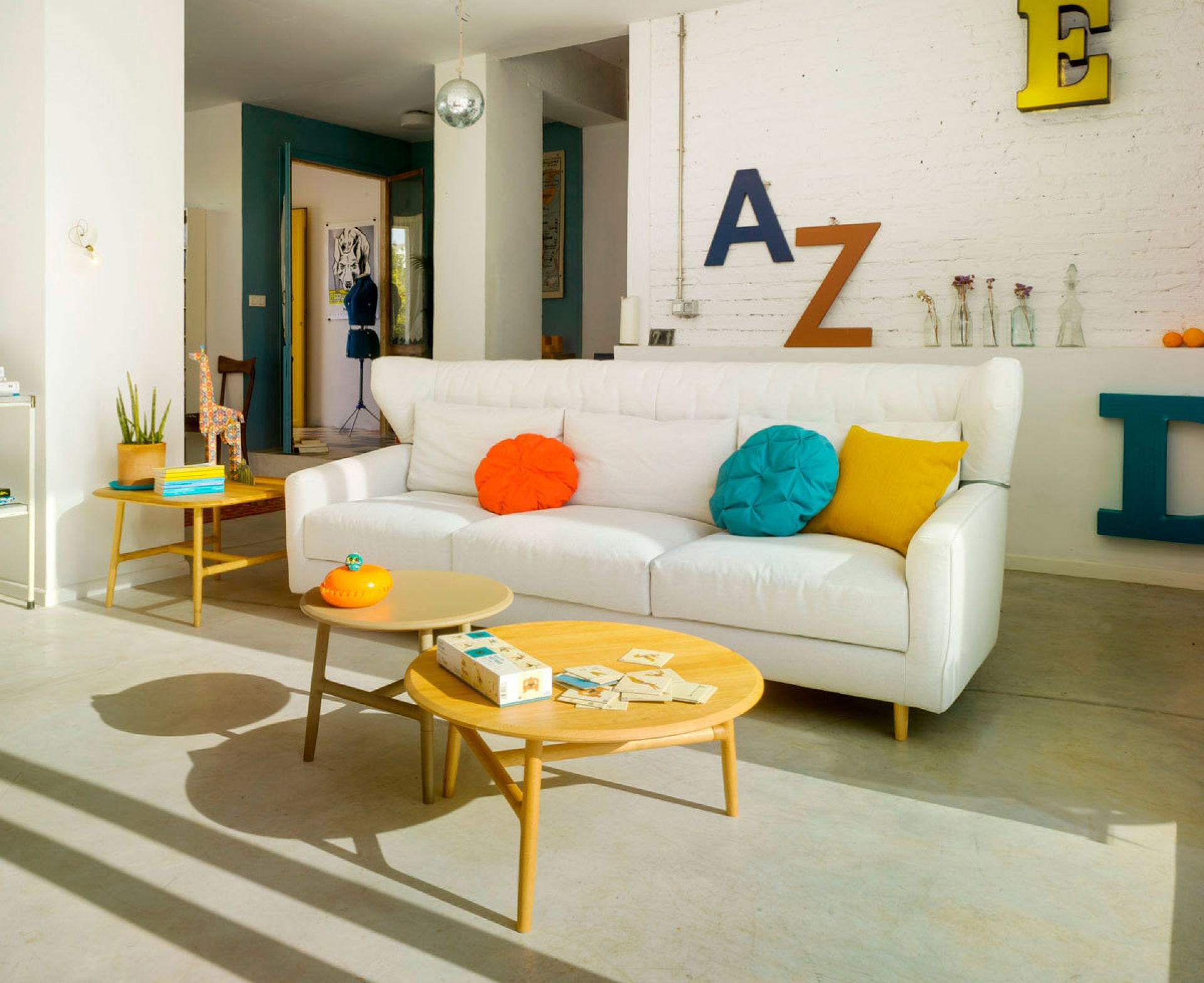 Nudo Beistelltisch von Sancal, Eiche Natur, ∅50cm. Runder Holztisch als Nachttisch oder Couchtisch.