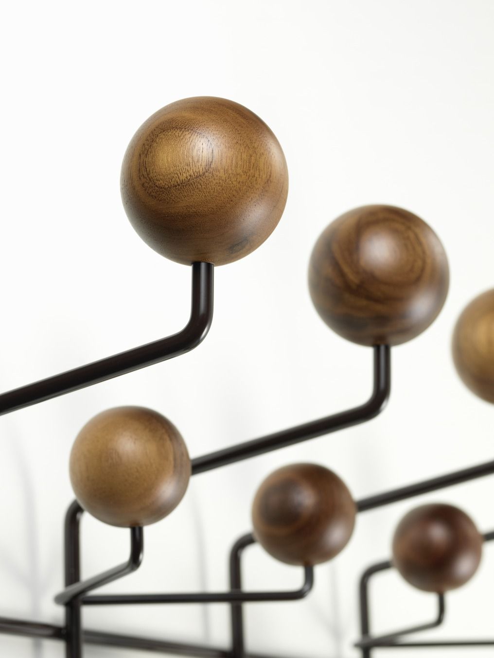 Eames Hang it all Garderobe Nussbaum natur Vitra 