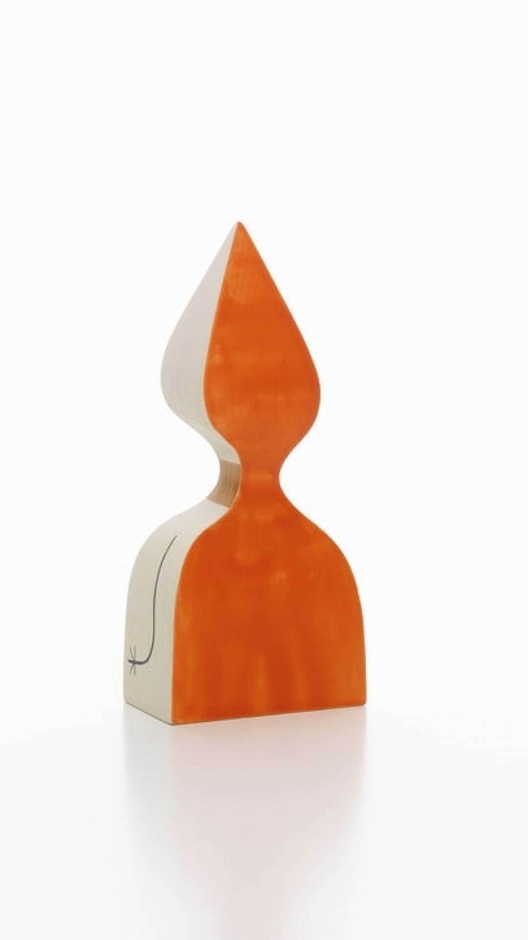 Vitra Wooden Doll No. 12, abstrakte Holzfigur in Orange und Weiß für Sammler.