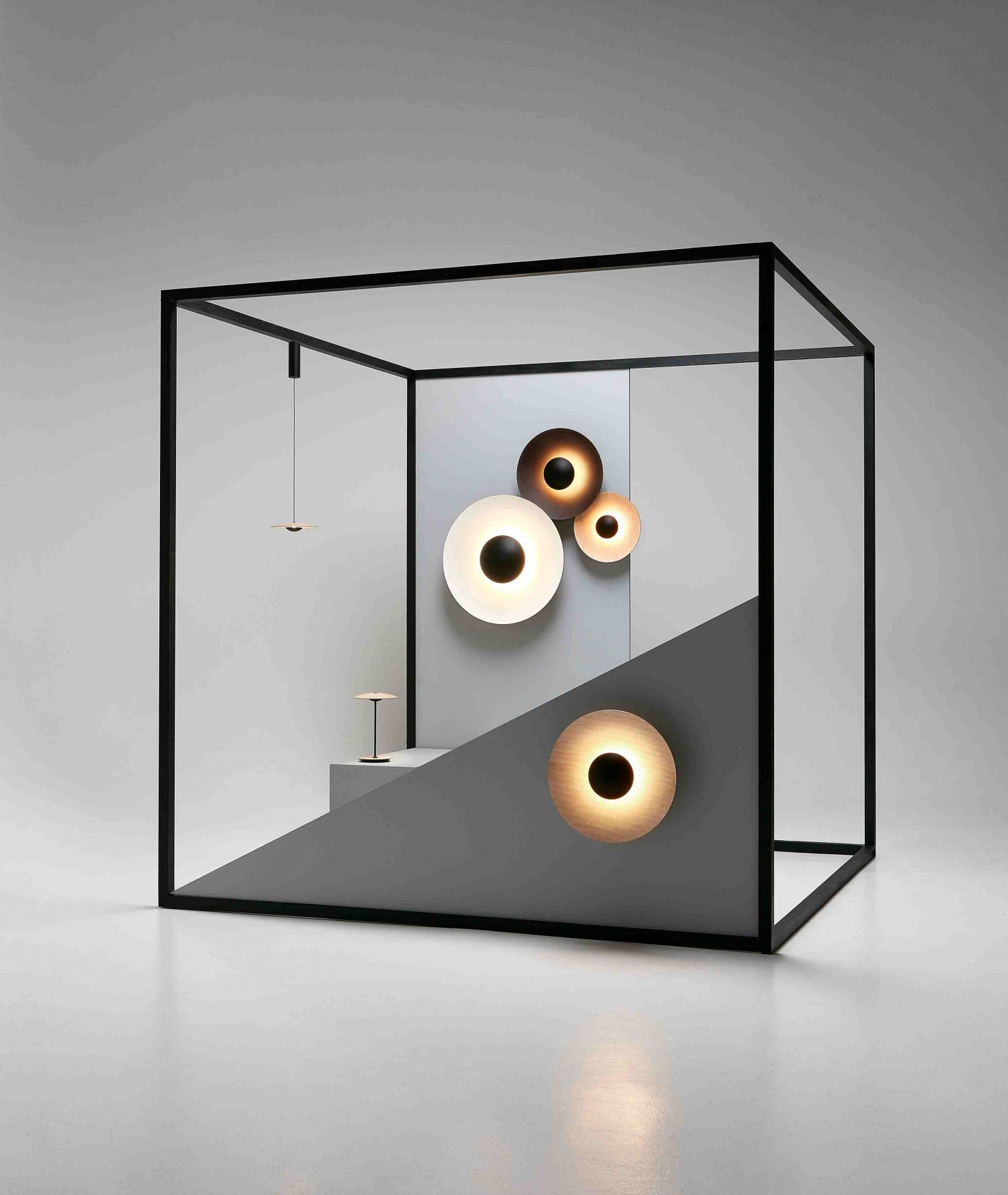 Ginger LED Leuchten von Marset: Pendelleuchte, Tischleuchte und Wandleuchten in verschiedenen Größen und Farben.