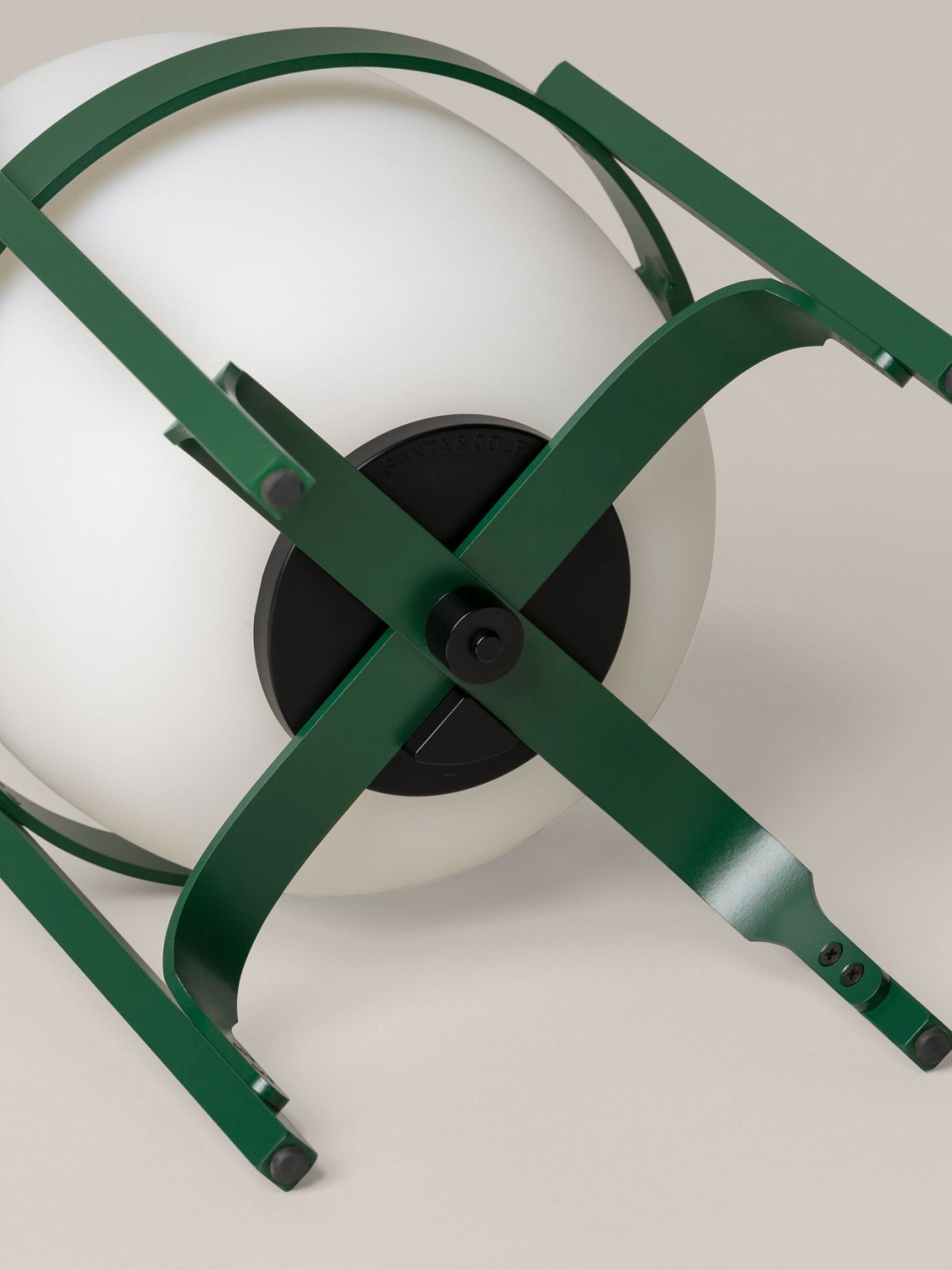 Cestita Alubat Tischleuchte English Green Santa & Cole