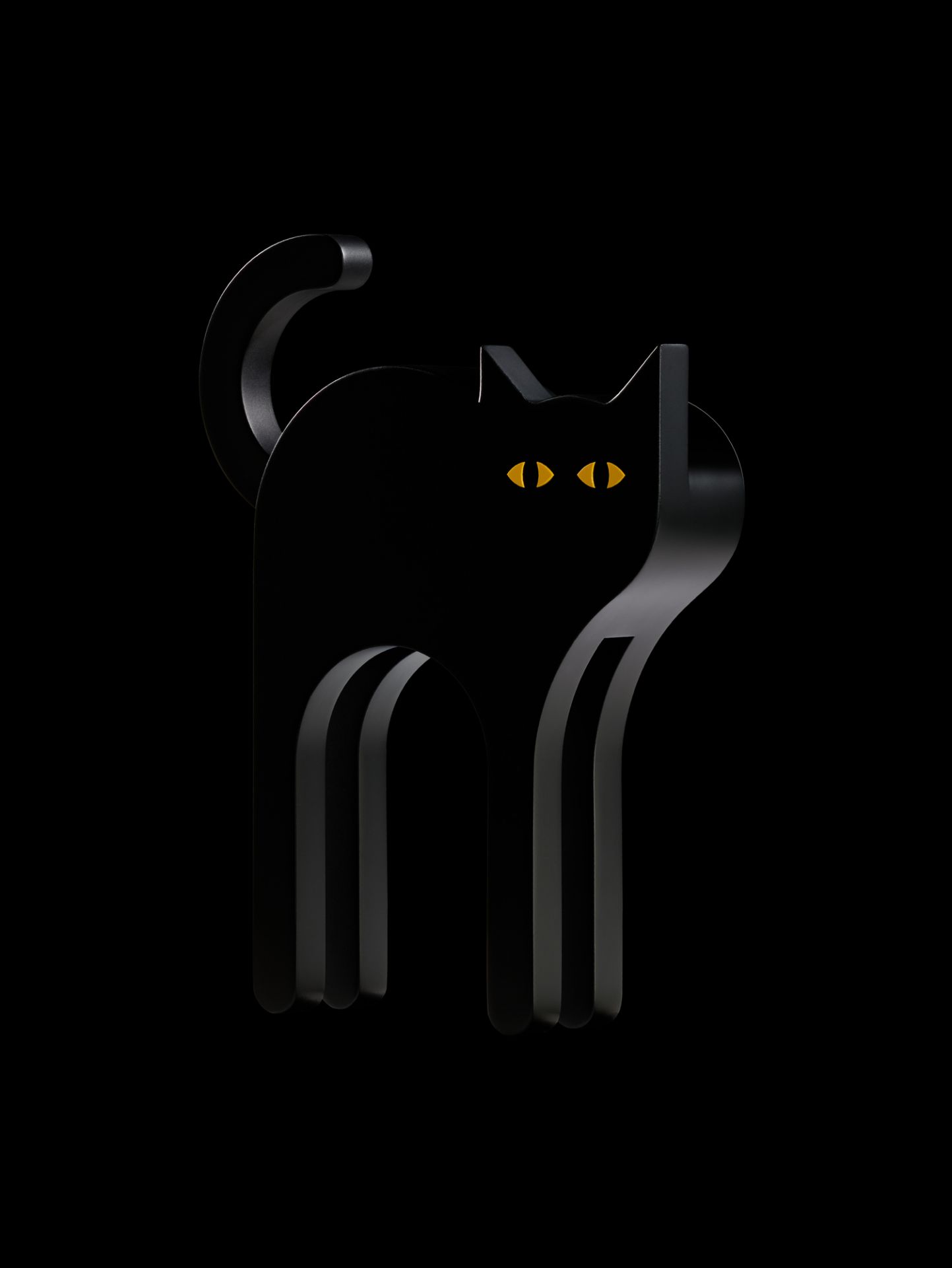Schwarze Cat Holzfigur von Tecta, modernes Designobjekt mit gelben Augen, Dekoration für Katzenliebhaber.
