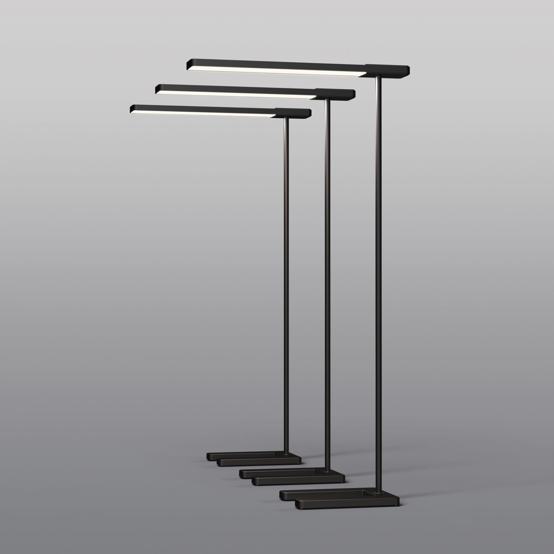 Drei Slice² Stehleuchten von Serien Lighting, glanzverchromt, mit integriertem LED-Licht.