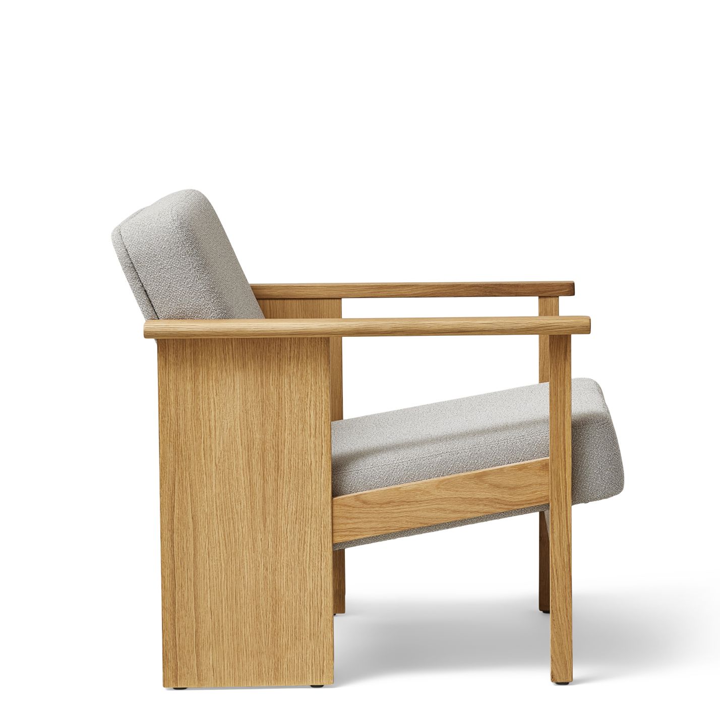 Block Lounge Chair Sessel von Form & Refine, Bezug Gabriel, Seitenansicht, Holzgestell, grauer Stoff.
