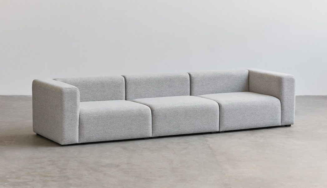 Graues Mags Sofa 3-Sitzer mit Bolgheri Stoff, modernes Design für Wohnzimmer und Lounges.