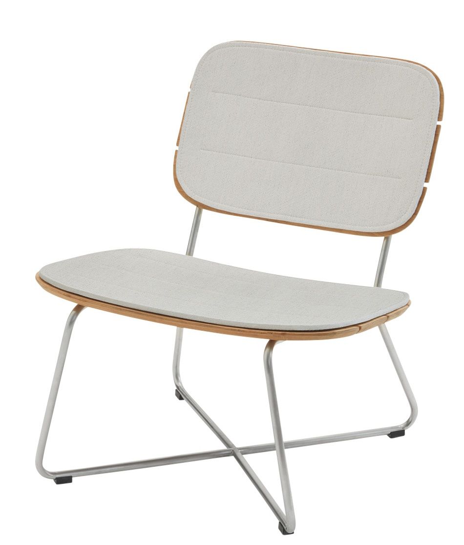 Lilium Lounge Chair mit weißem Sitzkissen für den Außenbereich von Skagerak by Fritz Hansen.