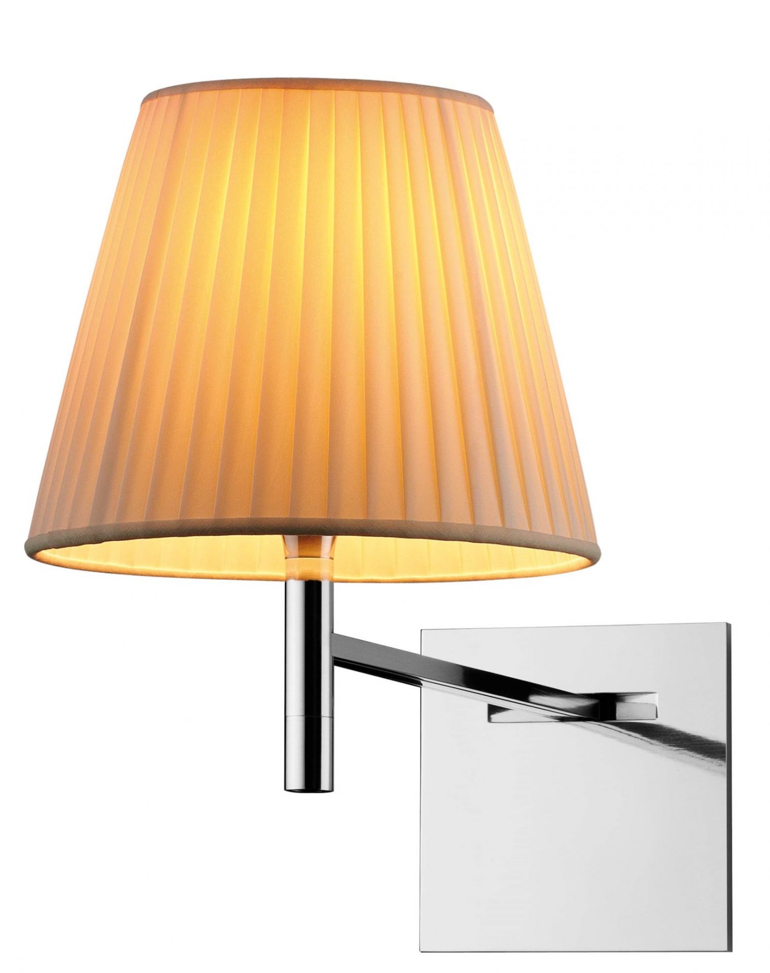 Ktribe Wandleuchte von Flos mit plissiertem Lampenschirm und verchromter Wandhalterung. Moderne Wandlampe für Wohnzimmer und Schlafzimmer.