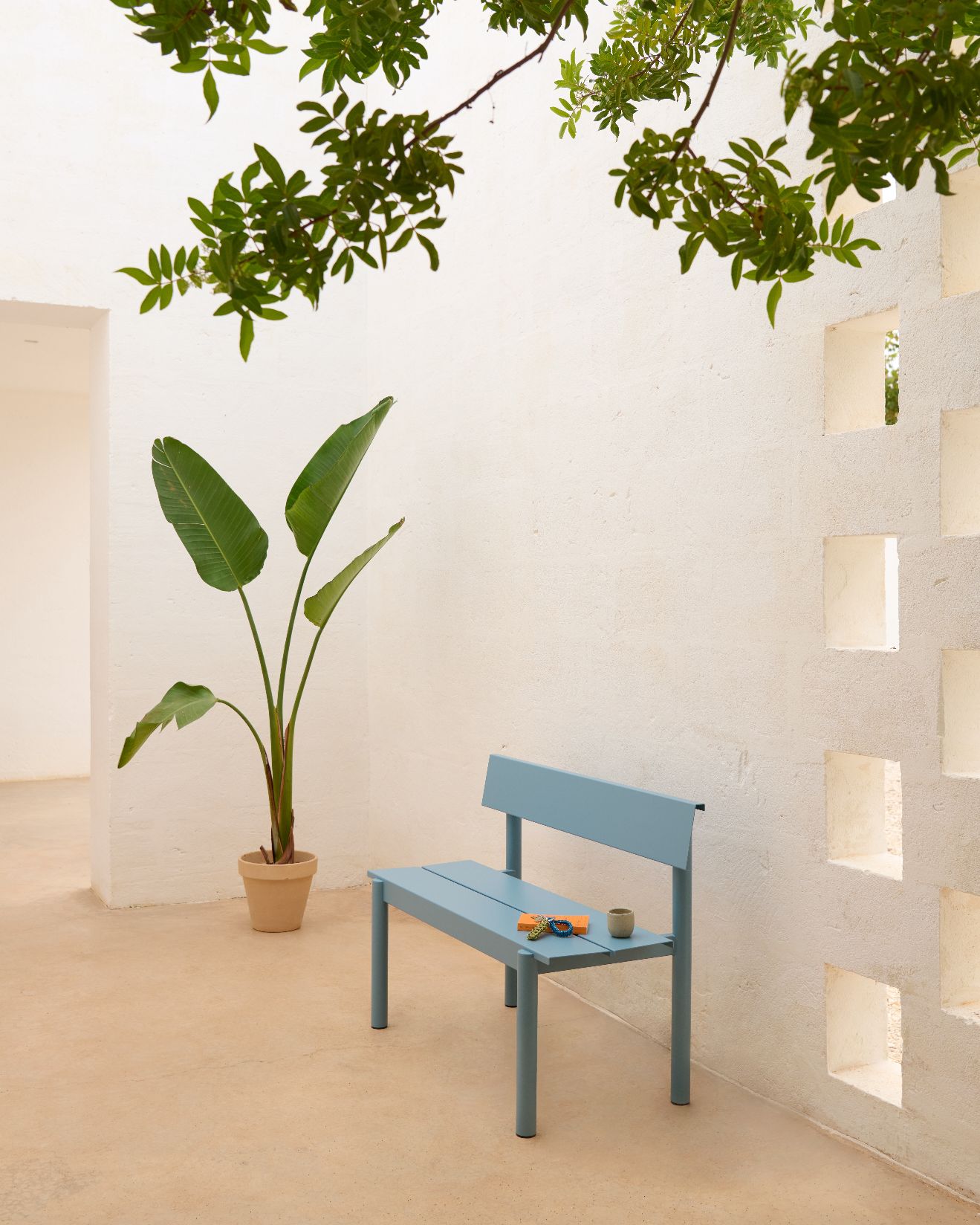 Linear Steel Bench Outdoor Bank mit Rückenlehne 110x34 cm Muuto 