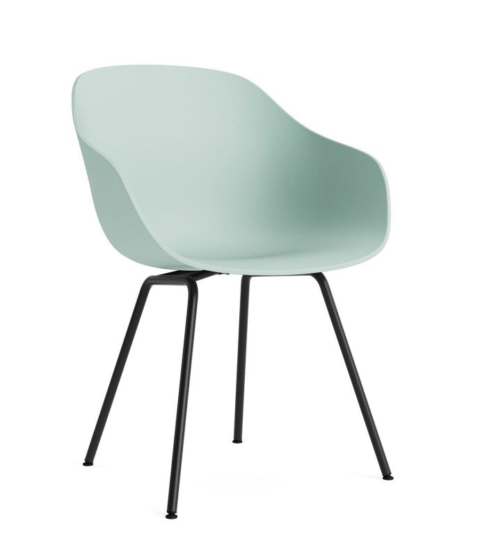 Mintfarbener About a Chair AAC 226 Stuhl von Hay mit schwarzem Stahlgestell.