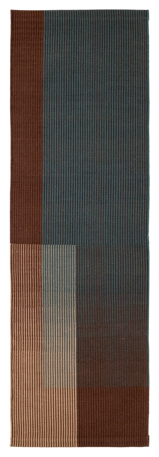 Haze Runner Teppich von Nanimarquina mit geometrischem Muster in Braun- und Blautönen.