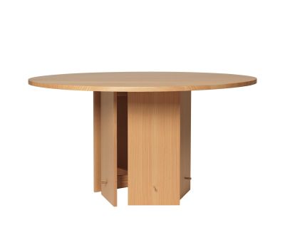 Aukko Esstisch von Ferm Living: Runder Holztisch mit einzigartigem, massivem Holzfuß für Esszimmer und Küche.