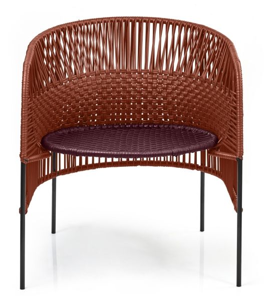 Brauner Ames Caribe Chic Lounge Chair für den Außenbereich mit geflochtener Sitzfläche.