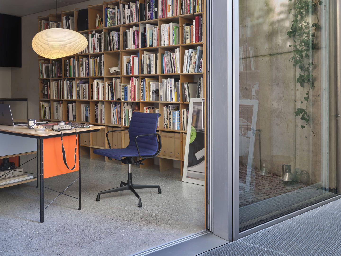 Aluminium Chair EA 131 / EA131 Stuhl Vitra