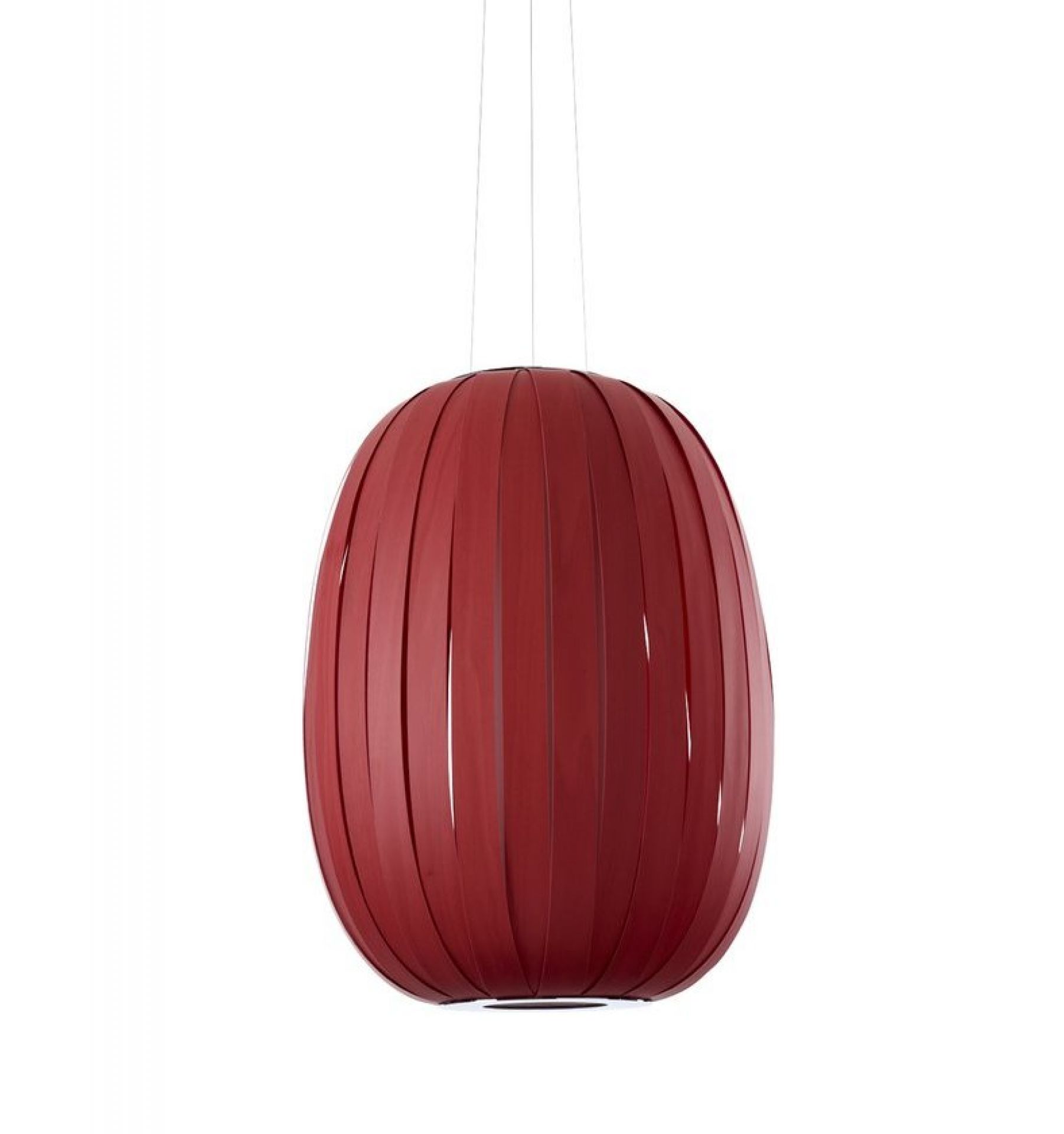 Rote Pod Pendelleuchte von LZF Lamps mit Holzlamellen und sanftem Licht.