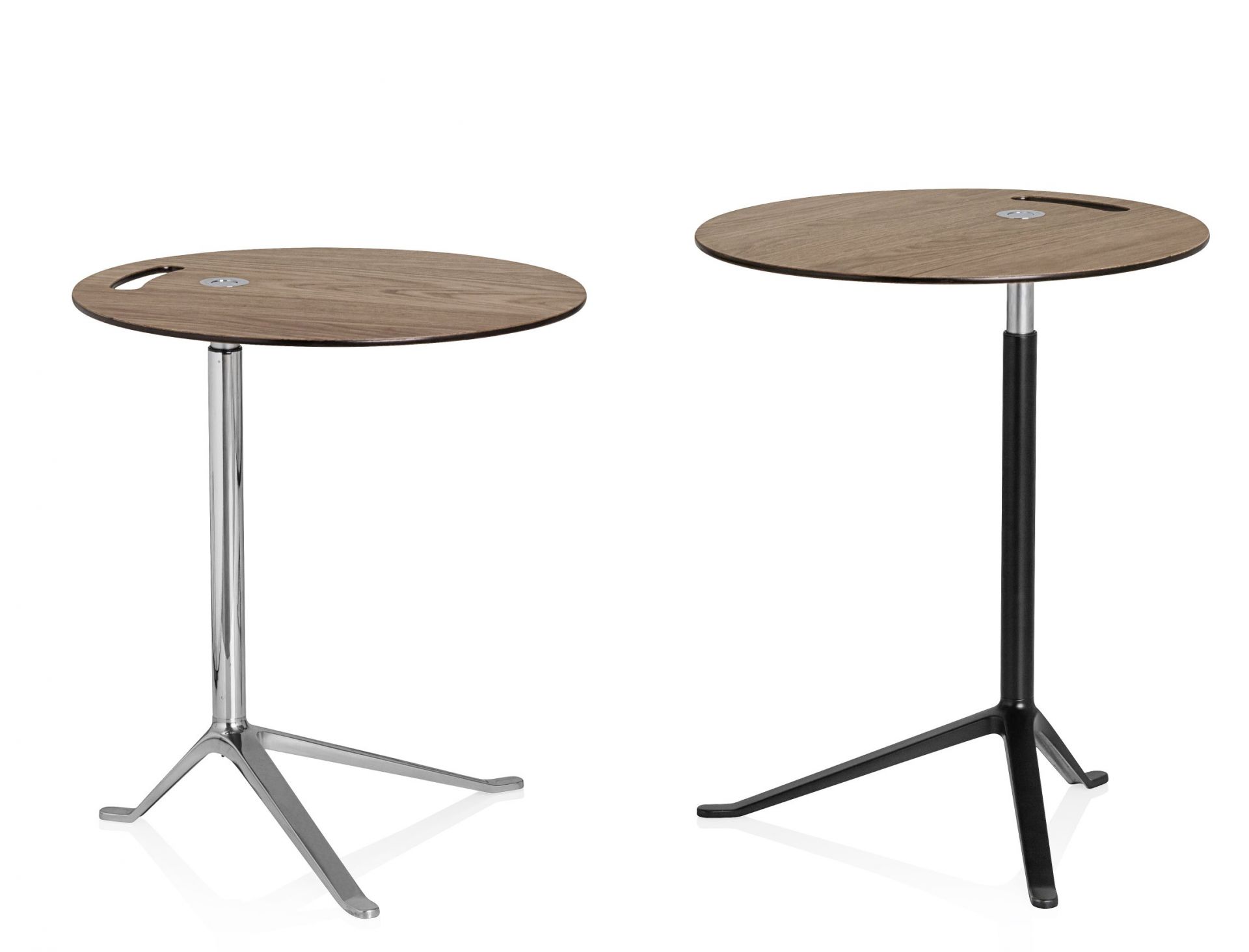 Zwei Little Friend Beistelltische von Fritz Hansen mit Holzplatte und unterschiedlichen Gestellen.