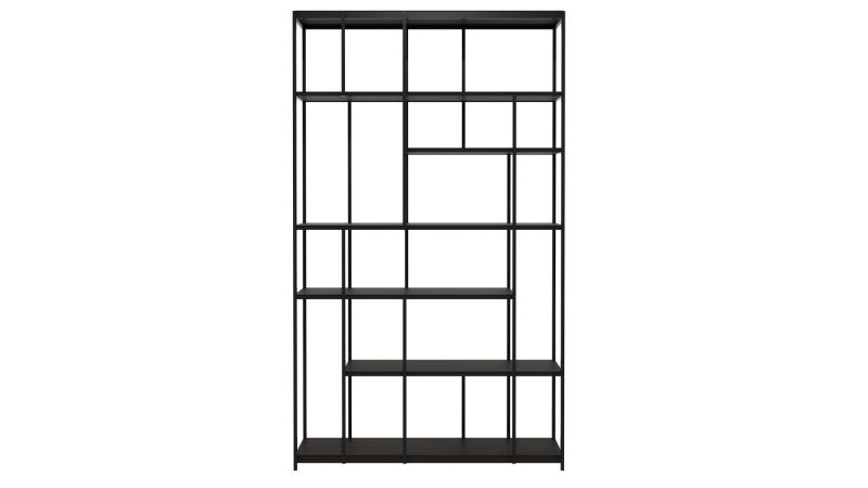 Schwarzes Ethnicraft Regal mit offenem Design und asymmetrischen Regalböden für Wohnzimmer und Büro.