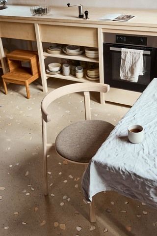 Lunar Stuhl Eiche mit Sitzkissen Form & Refine