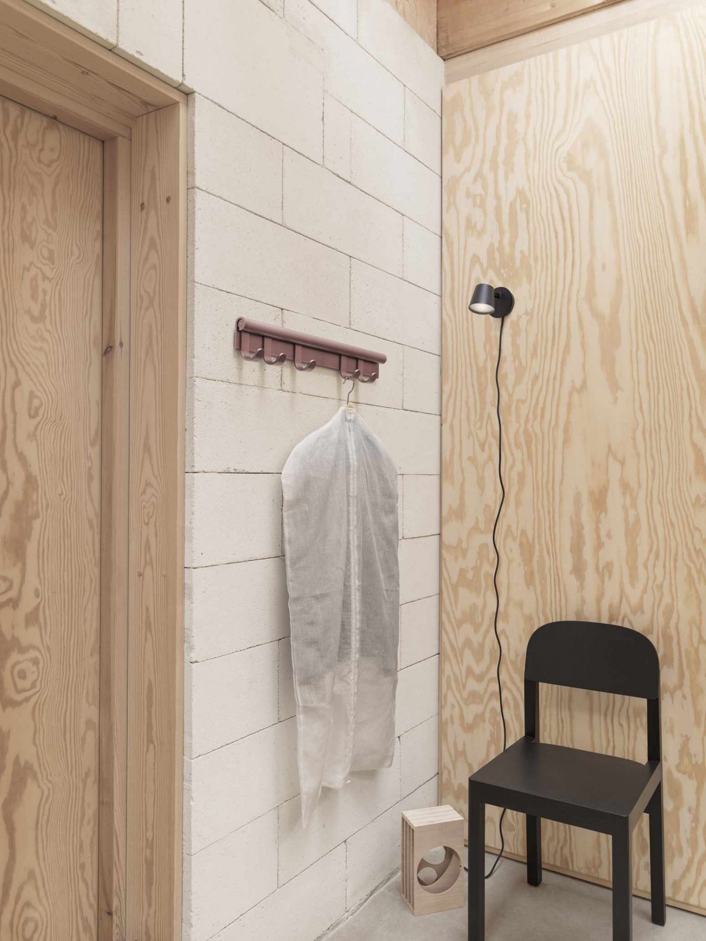 Coil Coat Rack Wandgarderobe Muuto