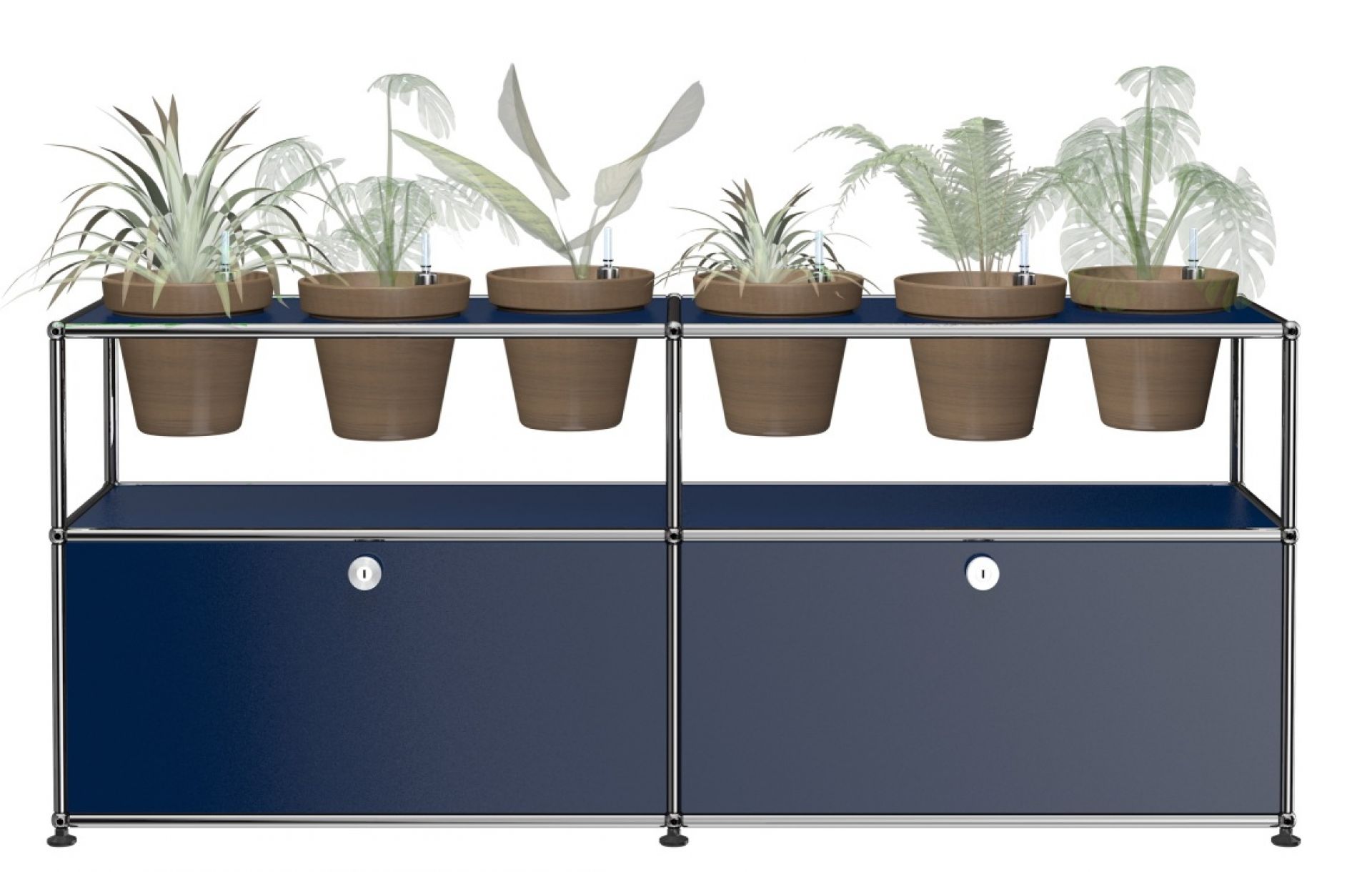 Stahlblaues USM Haller Sideboard mit Pflanzenwelten-Konfiguration und sechs Pflanzen in Töpfen auf der oberen Ebene.
